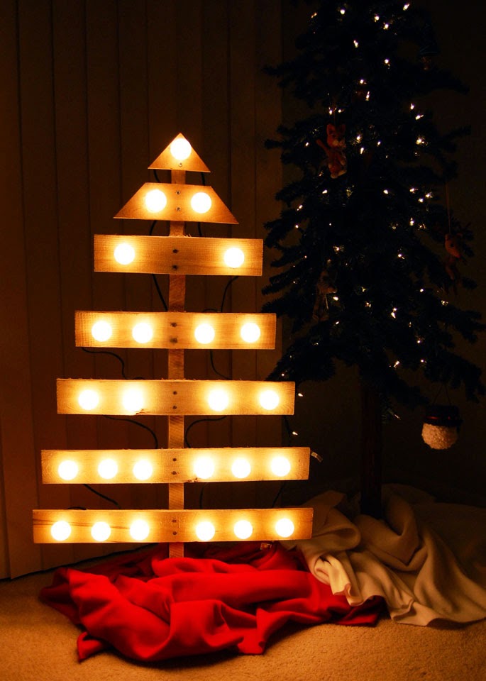 How to Turn Pallet into Christmas Tree