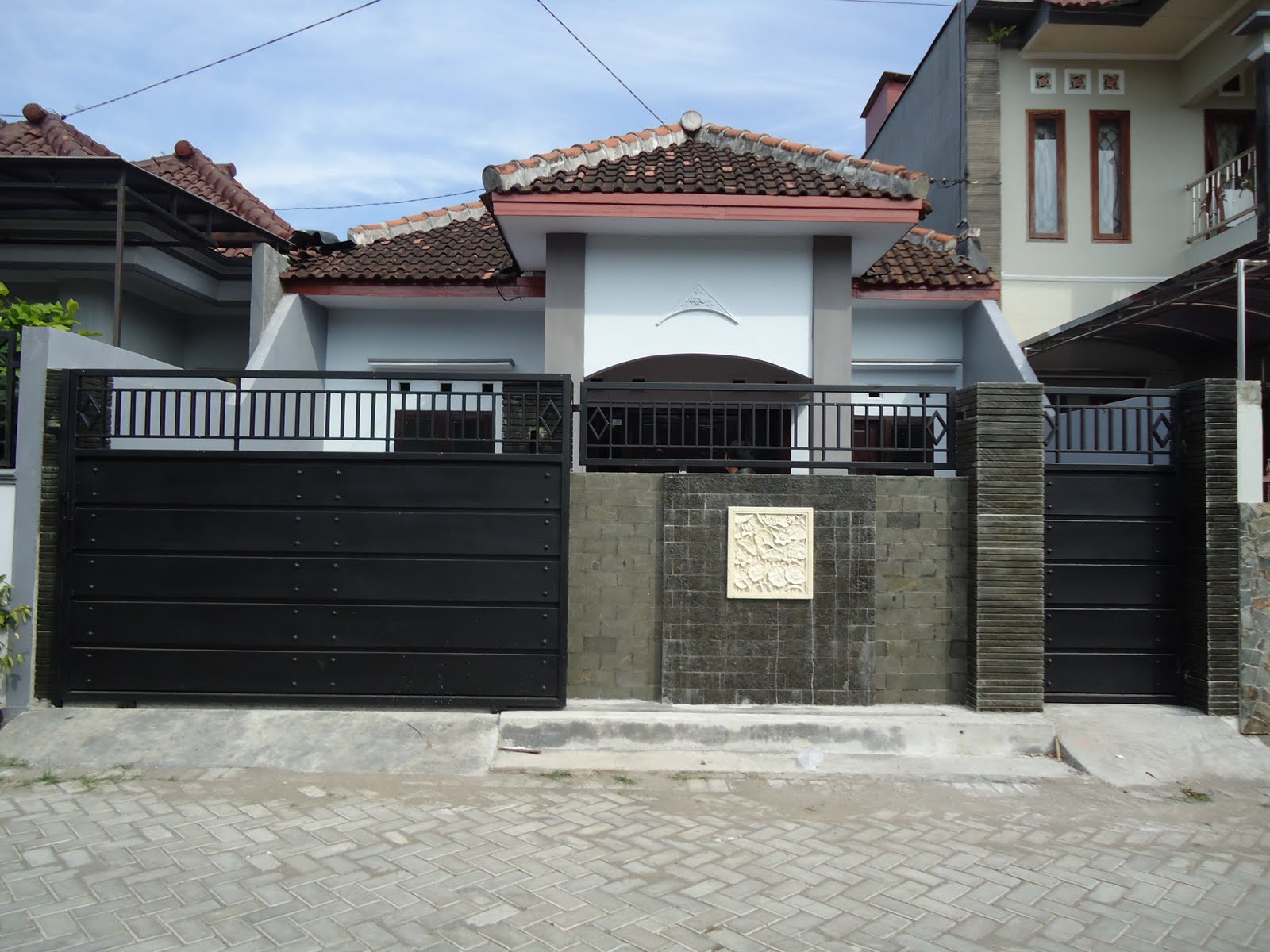INTI SEMESTA: PAGAR RUMAH BATU ALAM