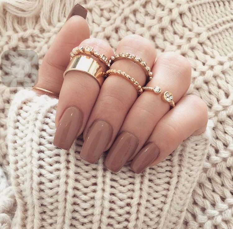 Aquí abajo les compartiré algunas fotos con diferentes colores y formas de uñas que ustedes pueden intentar y personalizar a su gusto!