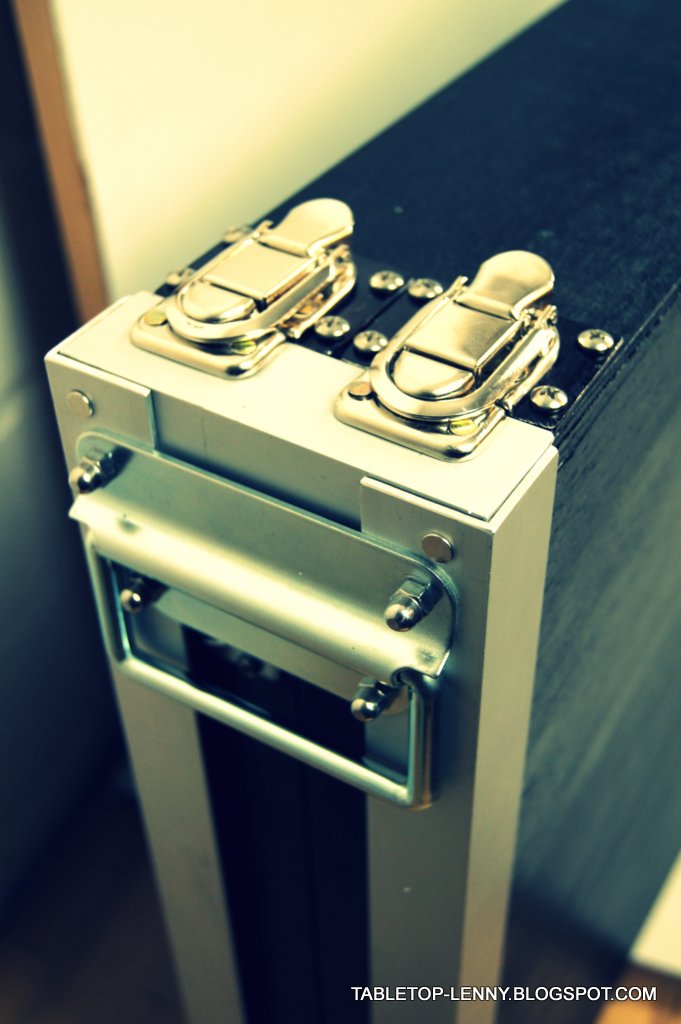 MINIATURE WARGAMING TABLE