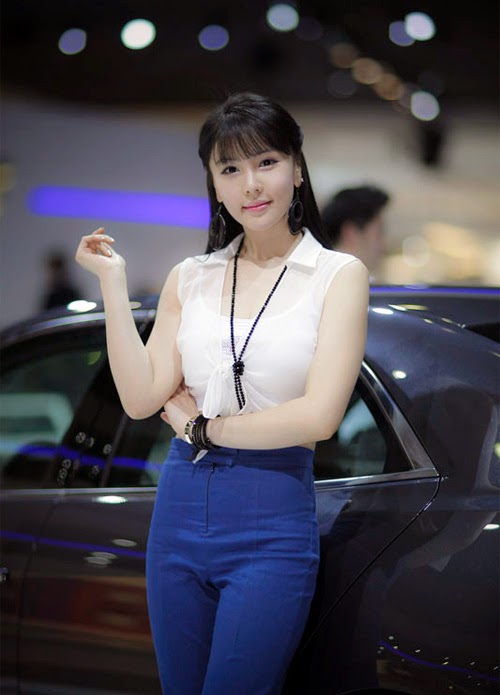 Người mẫu oto nóng bỏng nhất xứ Kim Chi