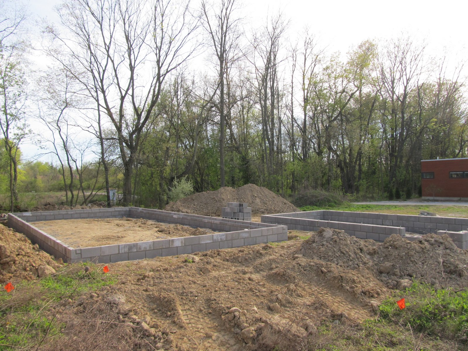 Thistle Creek House Laying the block foundation wall
