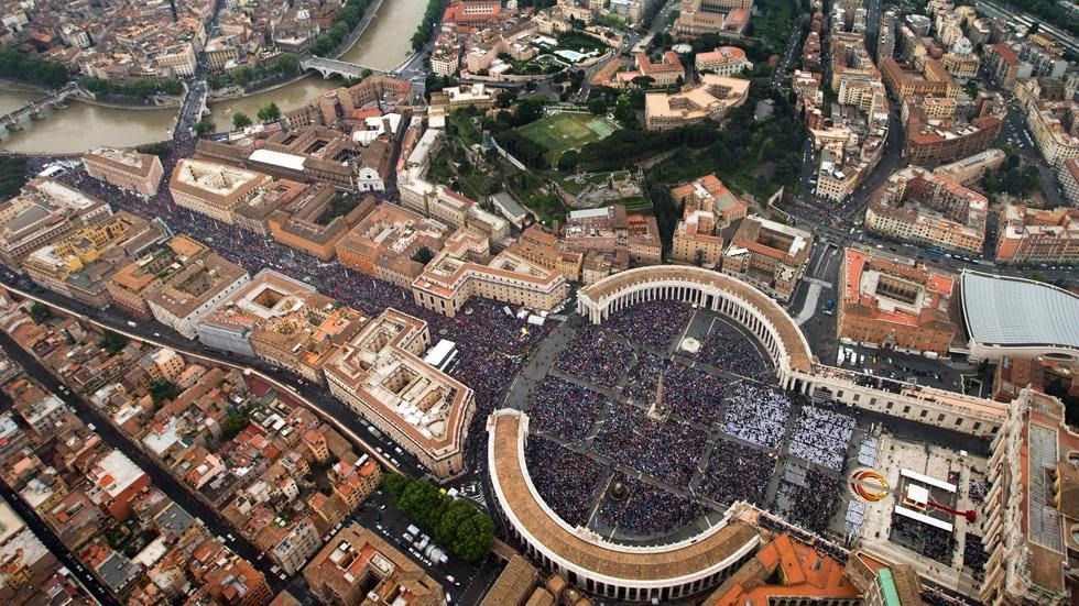 42. St. Peter's Square, Vatican City - 50 Stunning Aerials That Will Make You See the World in New Ways (PHOTOS) 42. St. Peter's Square, Vatican City - 50 Stunning Aerials That Will Make You See the World in New Ways (PHOTOS)