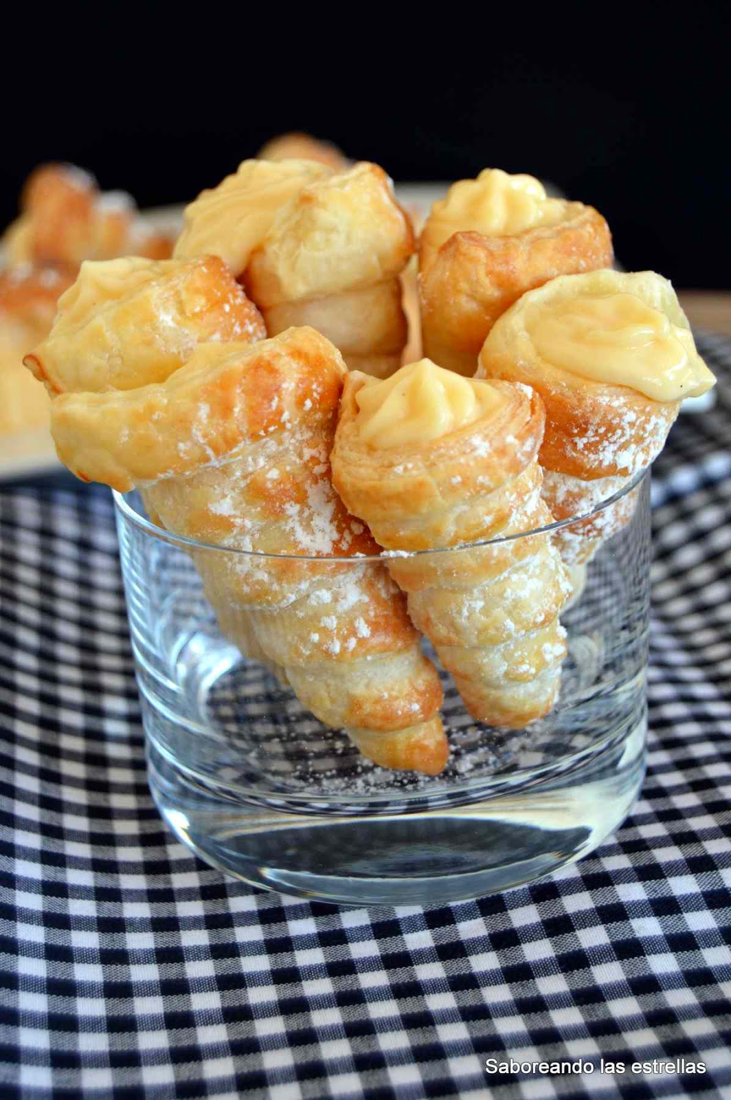 Mini Cucuruchos De Hojaldre Y Crema Pastelera Sin Lactosa