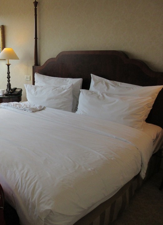 Is Pillowcase Acne Contributing to Your Bad Skin? Beauty Cooks Kisses