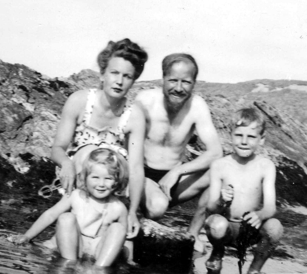 william goldings theme Lord of the flies study guide contains a biography of william golding, literature essays, quiz questions, major themes, characters, and a full summary and analysis. william goldings theme Lord of the flies study guide contains a biography of william golding, literature essays, quiz questions, major themes, characters, and a full summary and analysis.