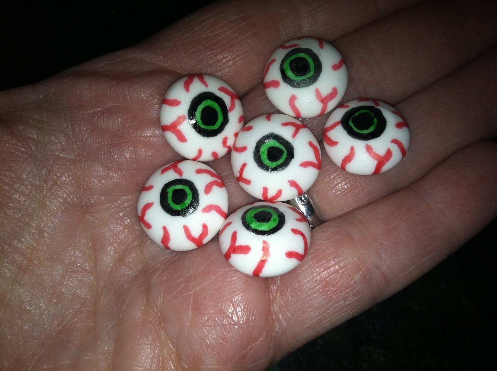 The Iced Queen Royal Icing Eyeballs