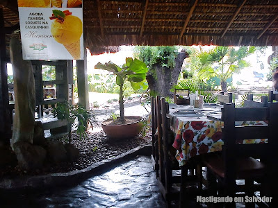 Torre de Pizza: Ambiente (durante o dia) do restaurante da Estrada do Coco