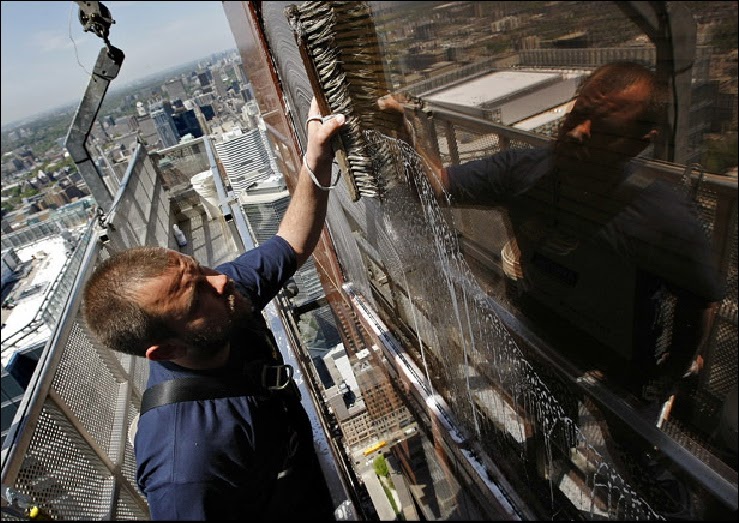 RobinsonSolutions Professional Window Cleaning Skyscraper Window