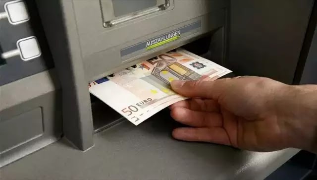 Ανοίγουν λογαριασμούς και «αρπάζουν» καταθέσεις ακόμη και για χρέη κάτω των 5.000 ευρώ Ανοίγουν λογαριασμούς και «αρπάζουν» καταθέσεις ακόμη και για χρέη κάτω των 5.000 ευρώ