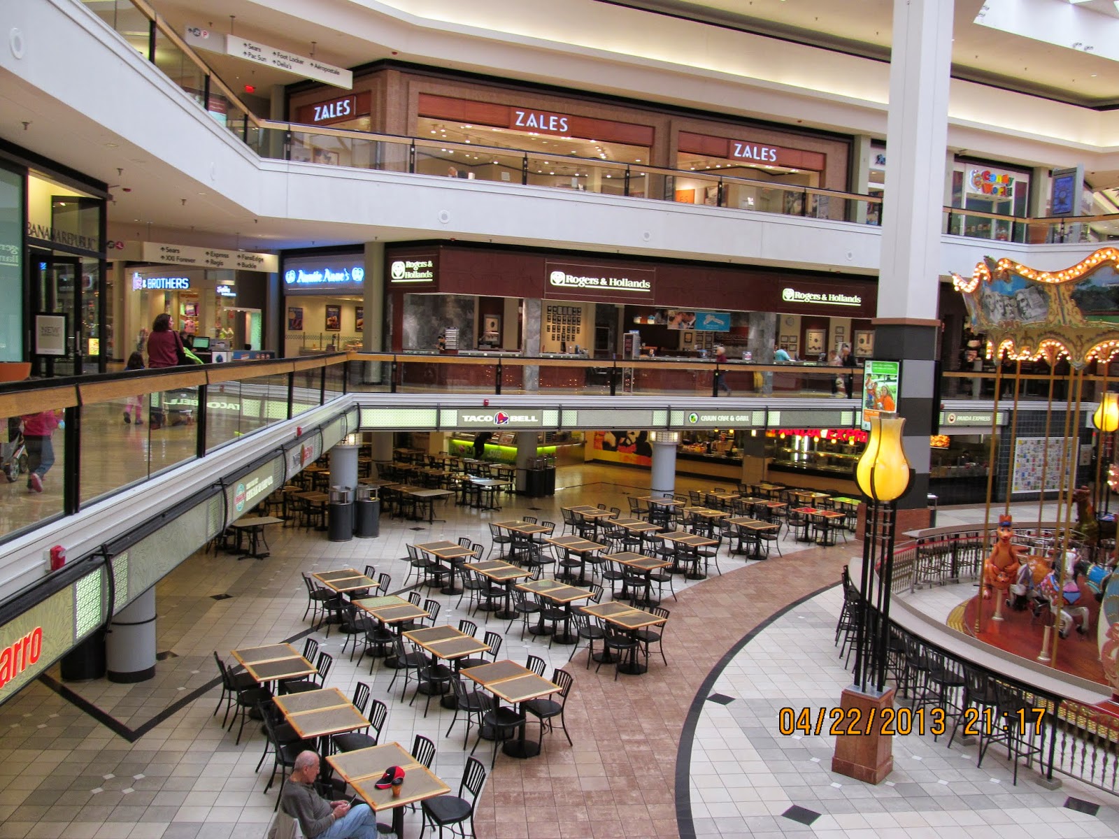 Fox Valley Mall in Aurora welcomes 8 new stores