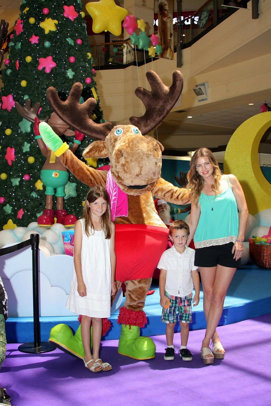 Postales De San Isidro Unicenter Encendio La Navidad