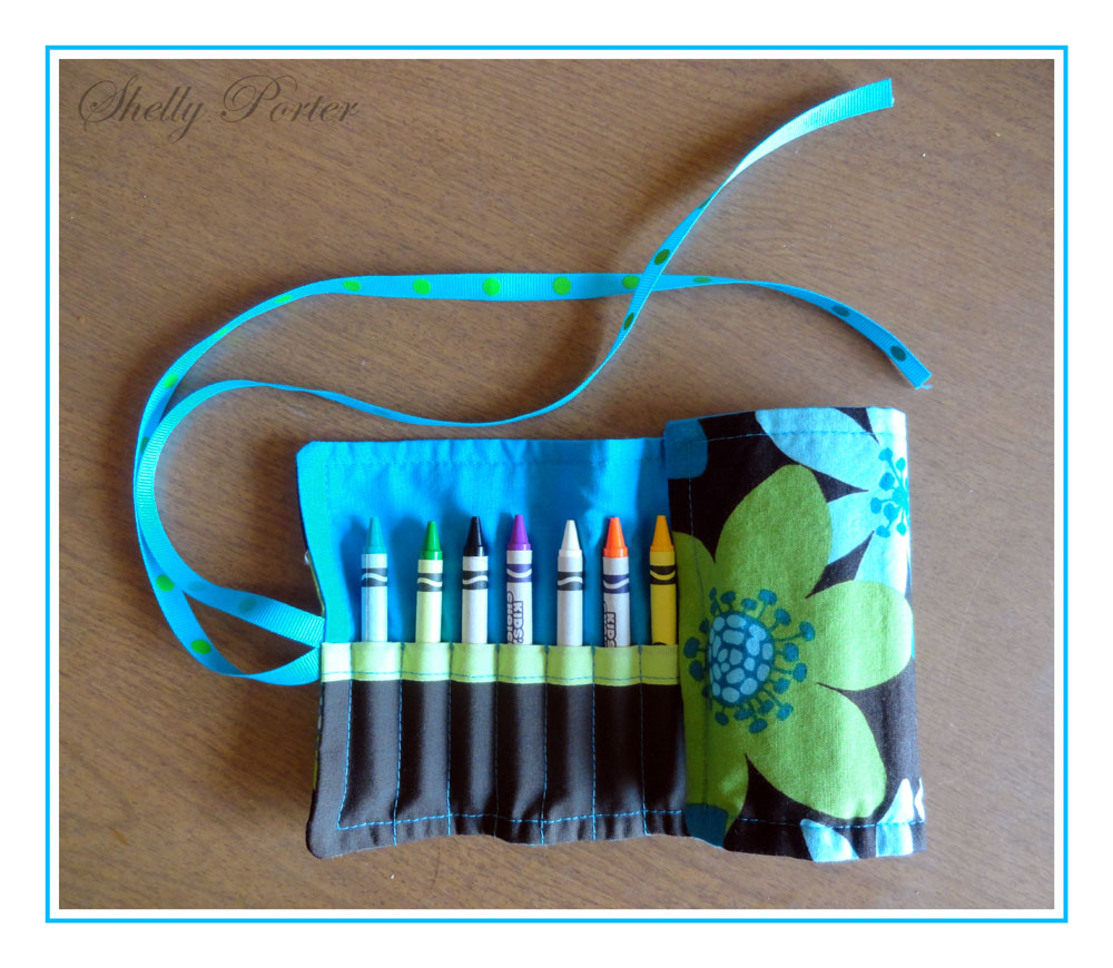 A Mom Knows Mess Crayon RollUp Pouch