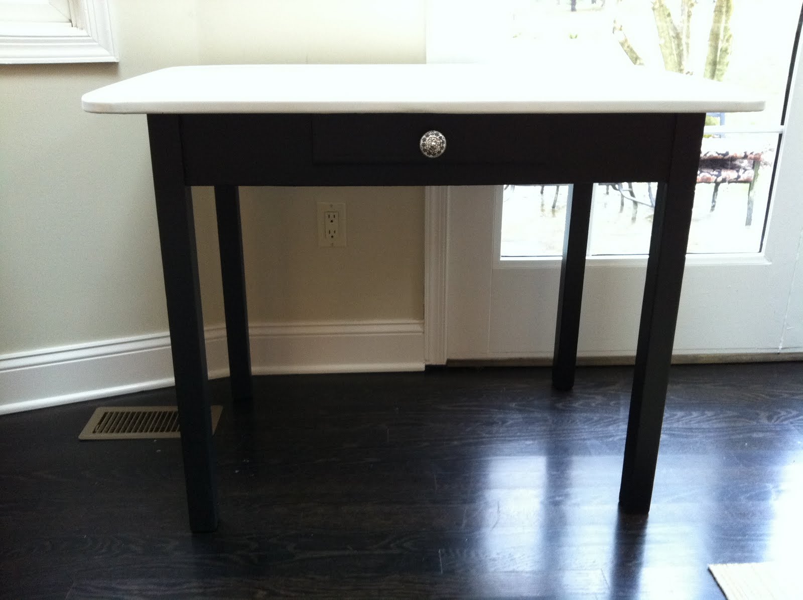 Tiny's Lambertville Tiny's Lambertville 40's Enamel Top Table