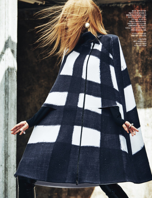 Bottega Veneta 2015 AW Oyster Nero Needle Punch Wool Cape Editorials