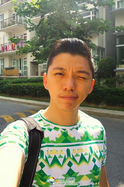 Selfie using Samsung GALAXY S4 Zoom 1.9Megapixels Camera Resolution (Front)/ 16Megapixels Camera Resolution (Rear)