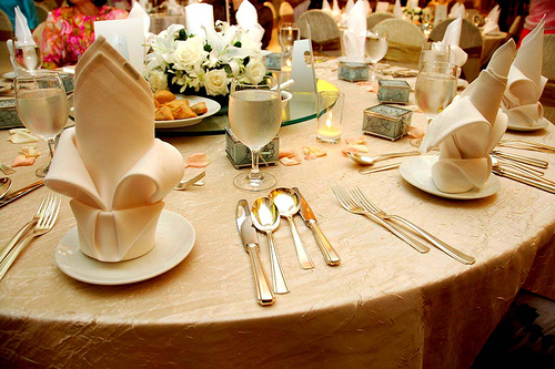 Basic Table Decor: Easy, Budget Friendly Tips