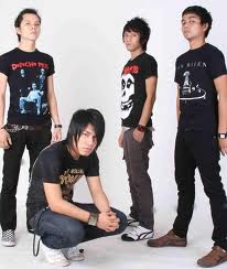 Download Gratis Lagu Armada - Mabuk Cinta Mp3 + Lirik Armada - Mabuk Cinta