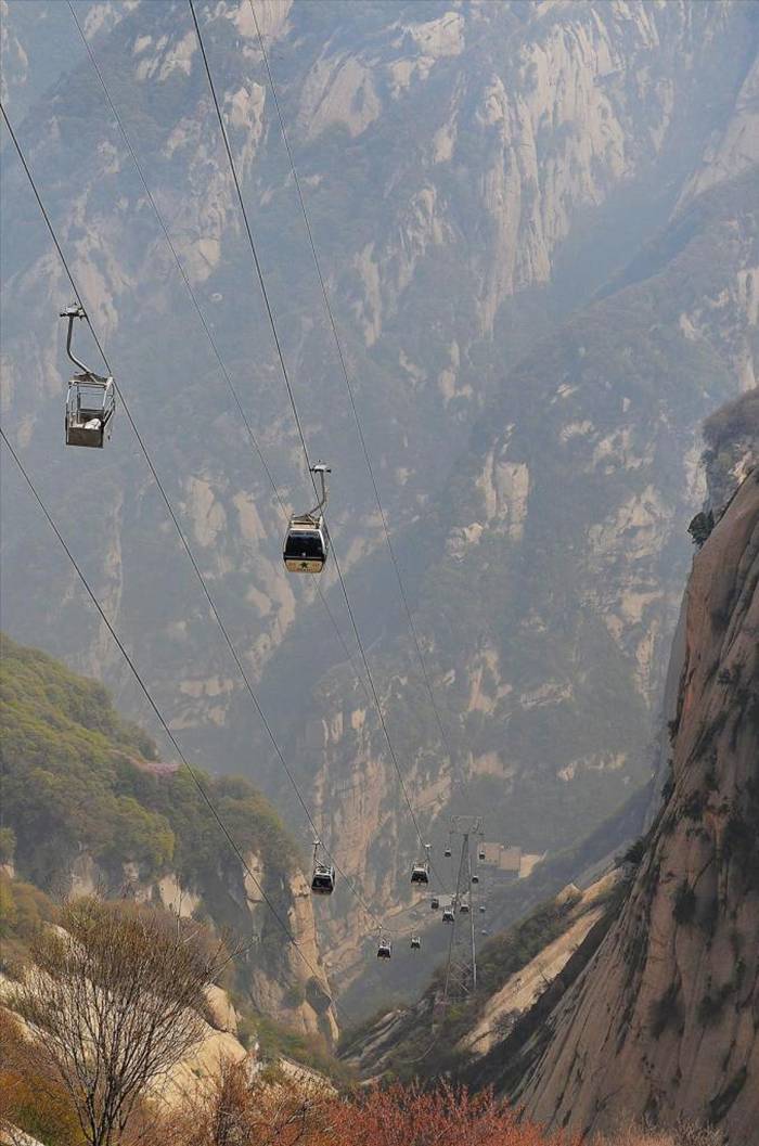 Mount Hua Shan is located near the southeast corner of the Ordos Loop section of the Yellow River basin, south of the Wei River valley, at the eastern end of the Qin Mountains, in southern Shaanxi province. It is part of the Qin Ling Mountain Range that divides not only northern and southern Shaanxi, but also China.