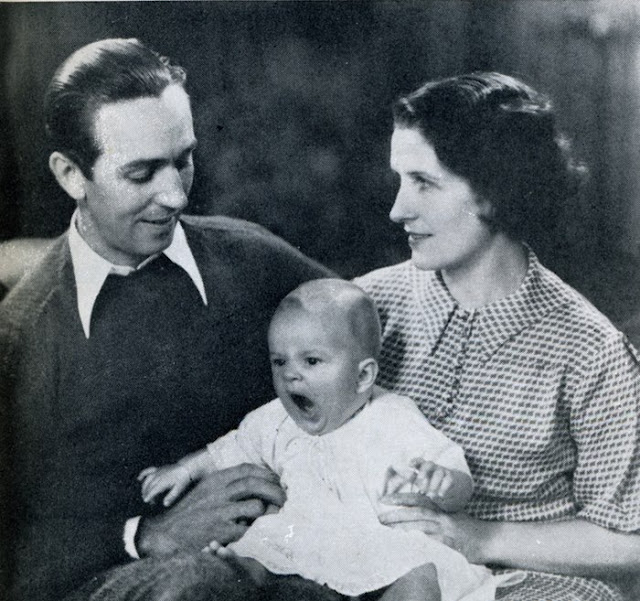 Amazing Historical Photo of Walt Disney with Lillian Disney in 1933 