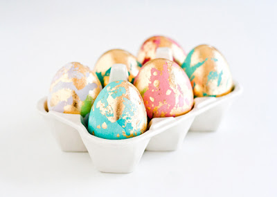 Huevos decorados en dorado