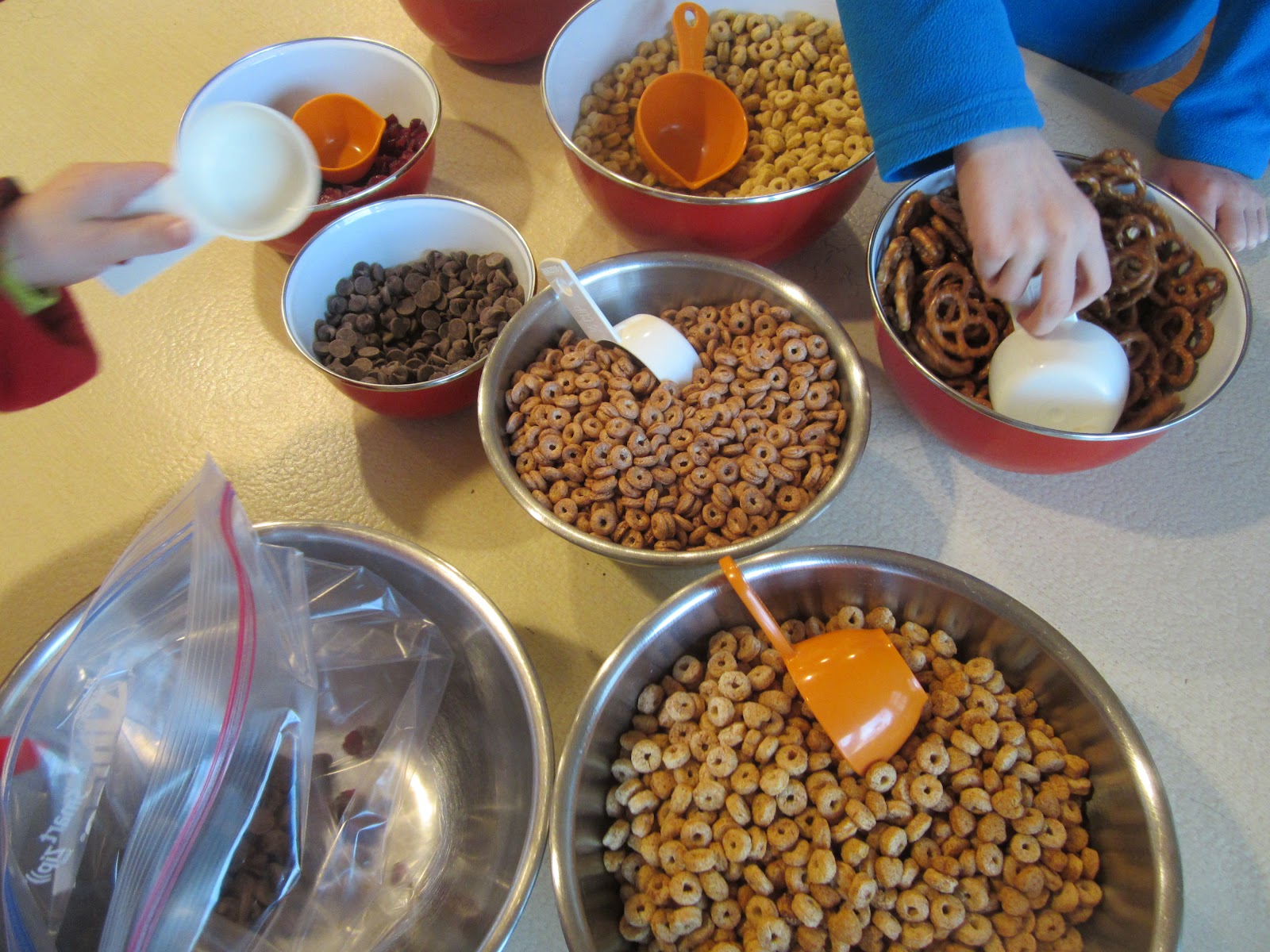 The Full Plate Blog (nutfree) Valentine's trail mix