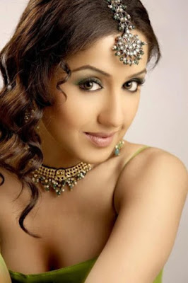 Mallika-Kapoor-Hot-Telugu-Actress