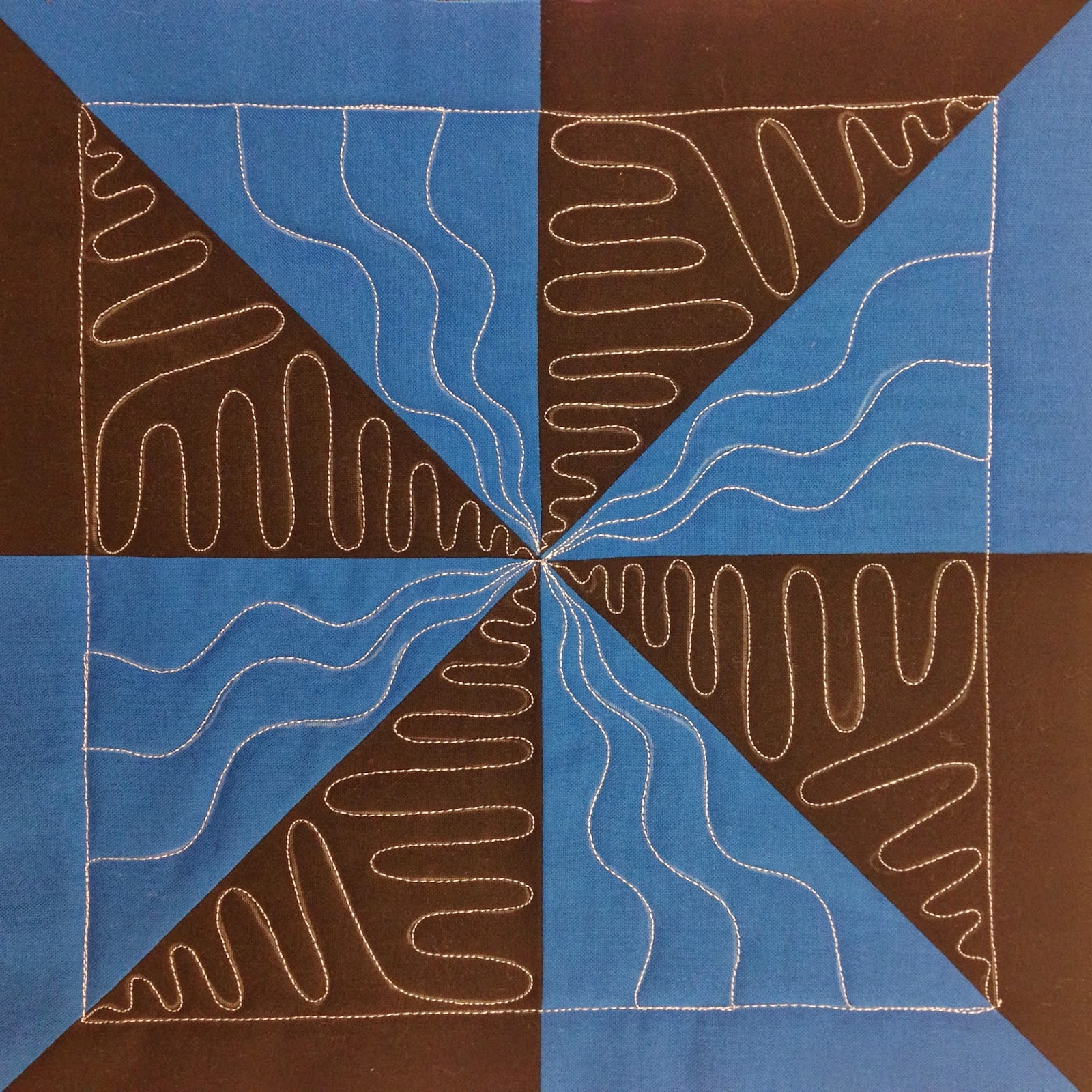 The Free Motion Quilting Project: 25. Quilt a Pinwheel with Wiggly Lines