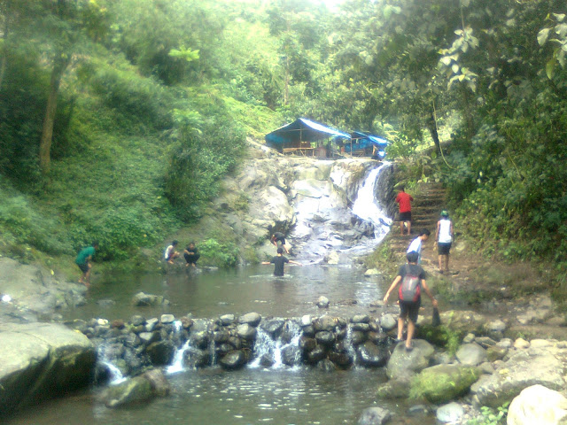 curug daun dalam kompleks wisata air terjun curug nangka