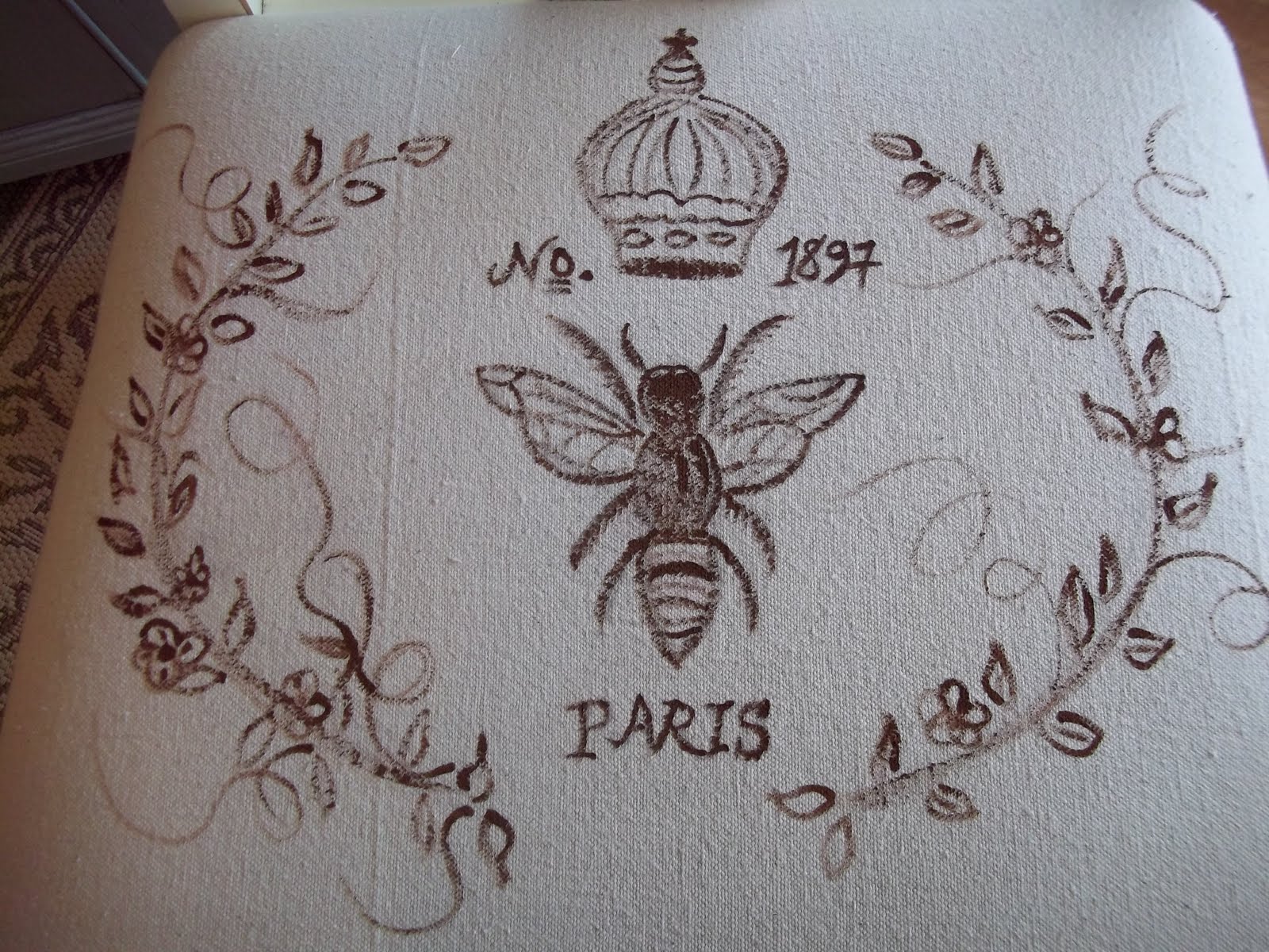 cottage romance Queen {bee} Chair