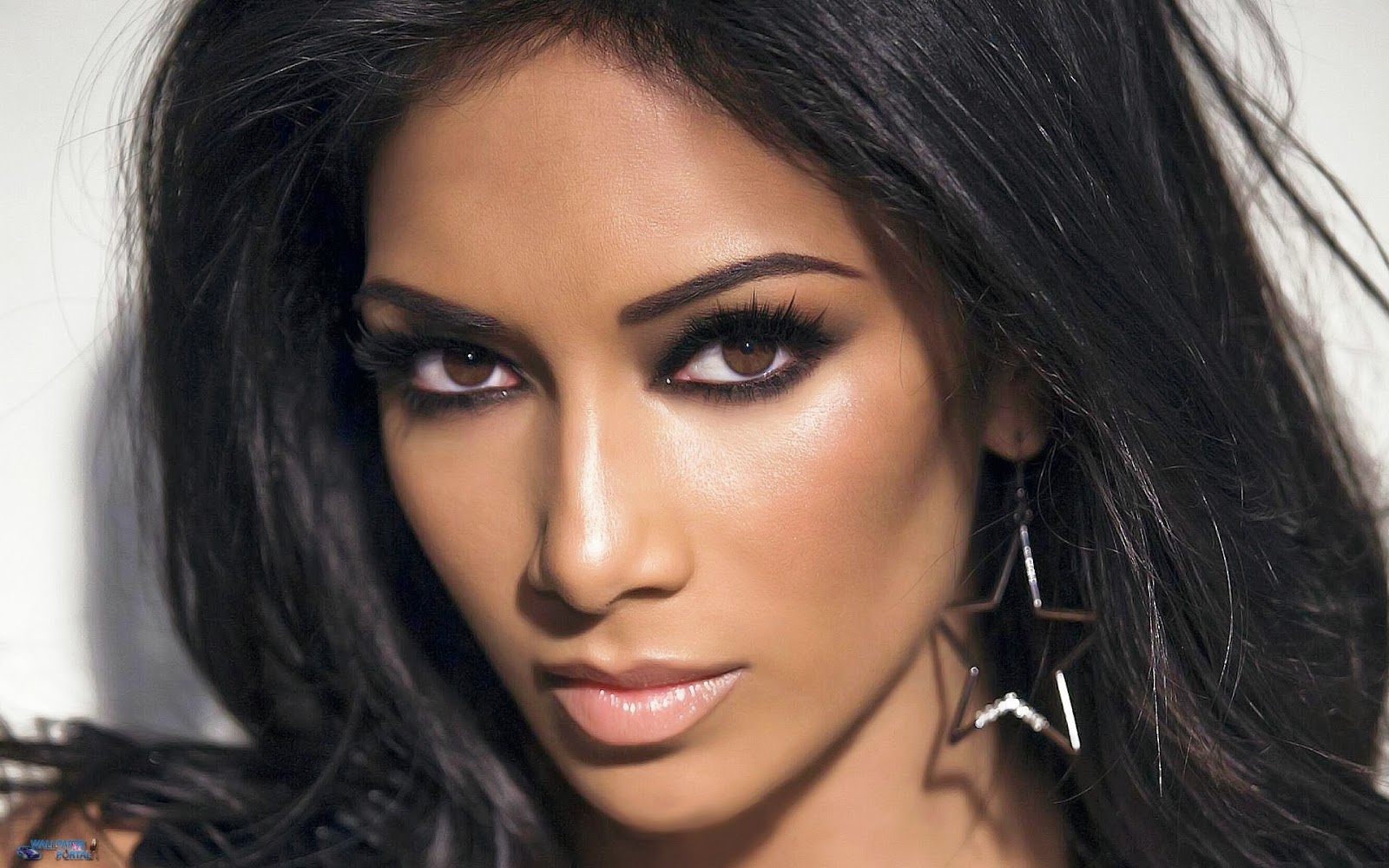 Redefining the Face Of... Nicole Scherzinger Facebook