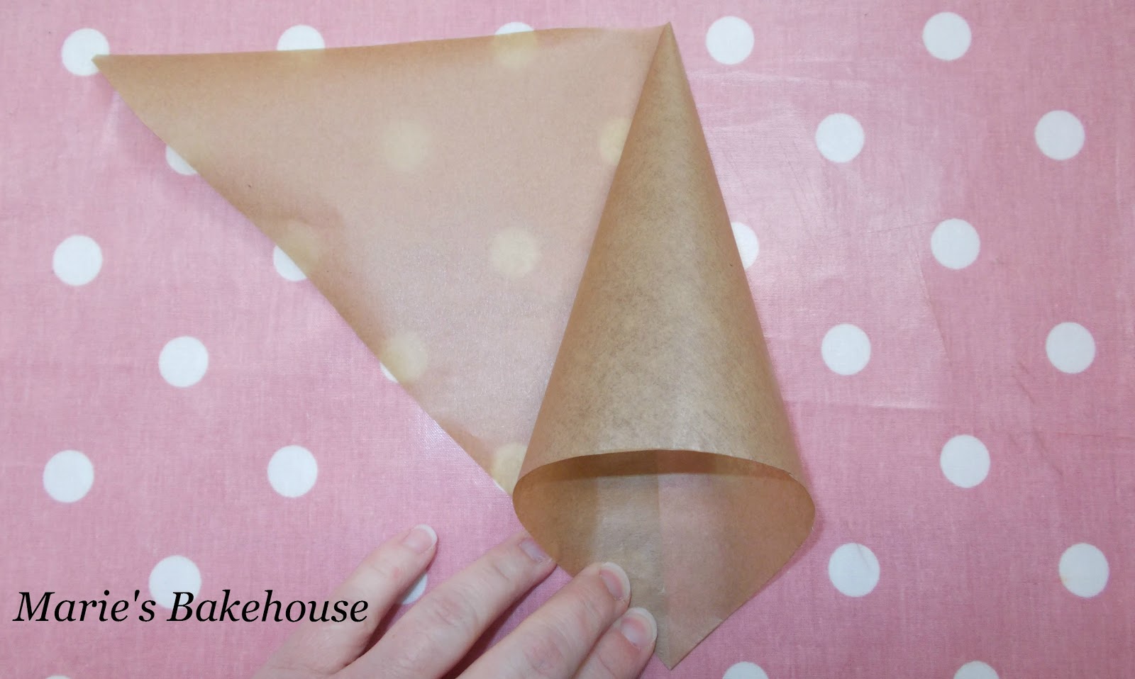 Marie's Bakehouse How to make a paper piping bag