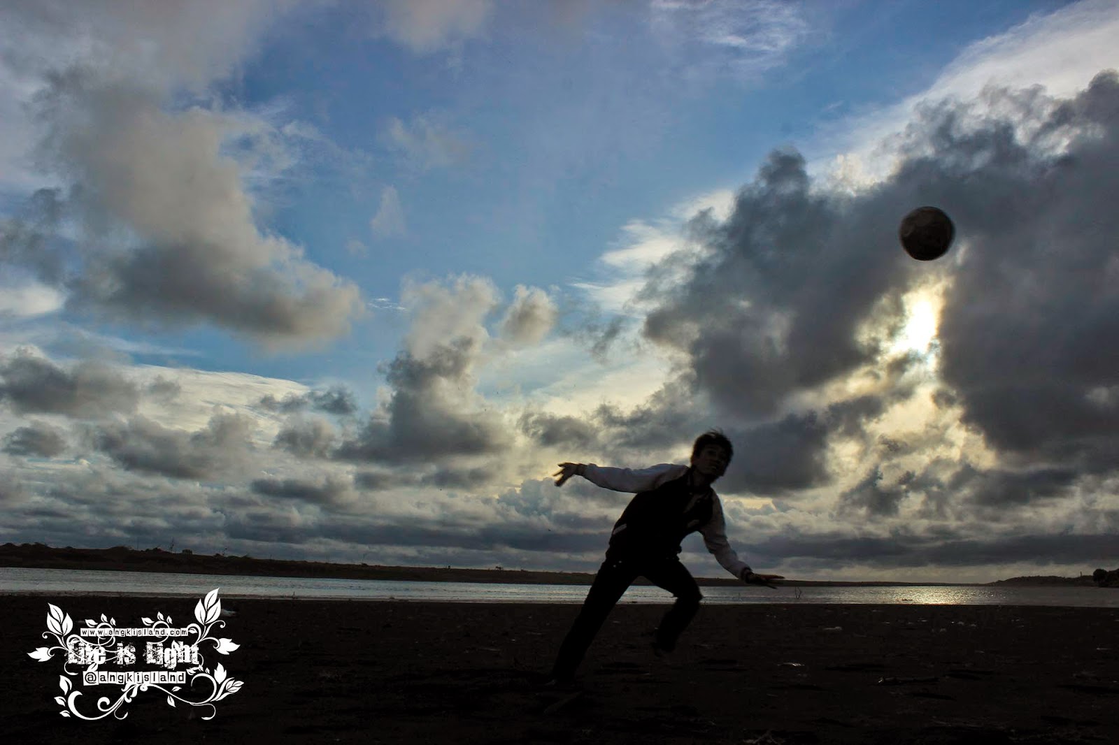 angki di hutan bakau angki dan bola