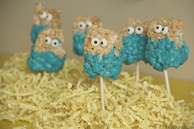 Minion movie night party decorations, minion crafts, and minion snacks #MinionsMovieNight ad