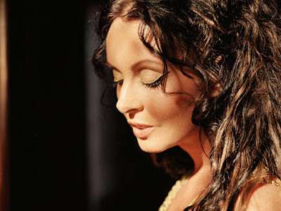 English Dancer Sarah Brightman Closeup Images