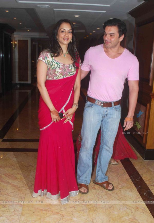 Bollywood: Sohail Khan With His Wife In Pics And Wallpapers 2011