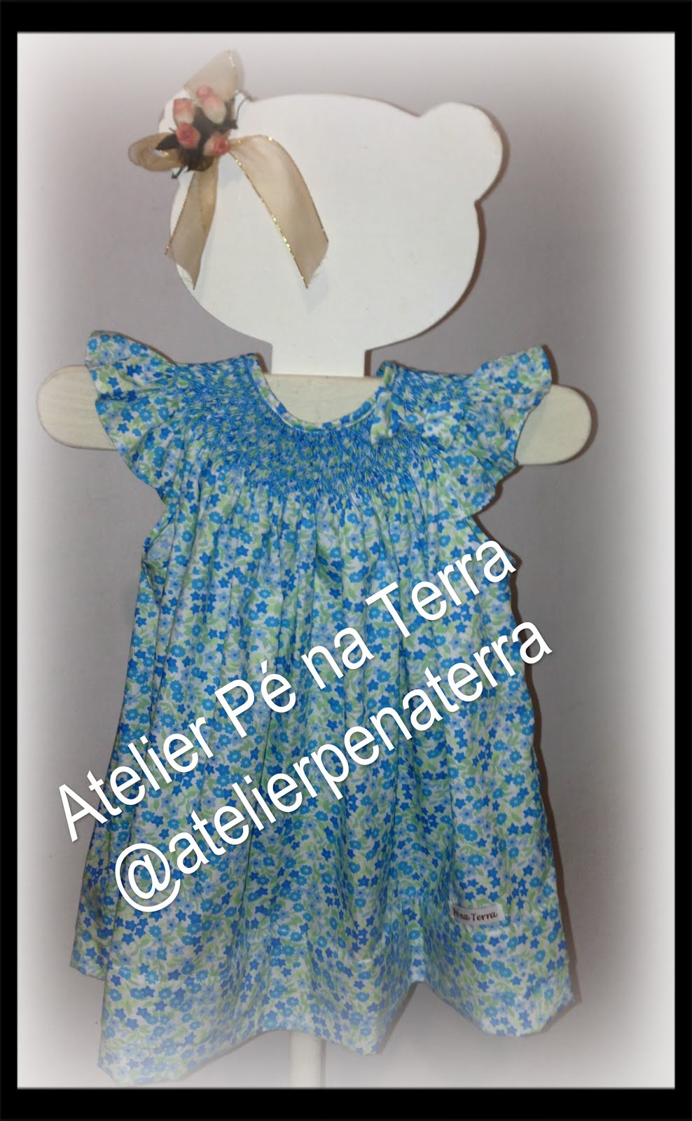 Vestido bordado com ponto smock