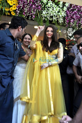 Aishwarya looking gorgeous in inaugurates Kalyan Jewellers' showroom 