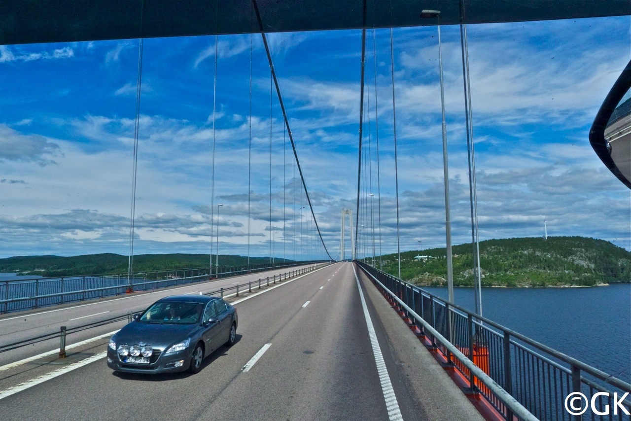 8. Juli - Höga-Kusten-Brücke, eine Hängebrücke über den Fluss Angermanälven.
