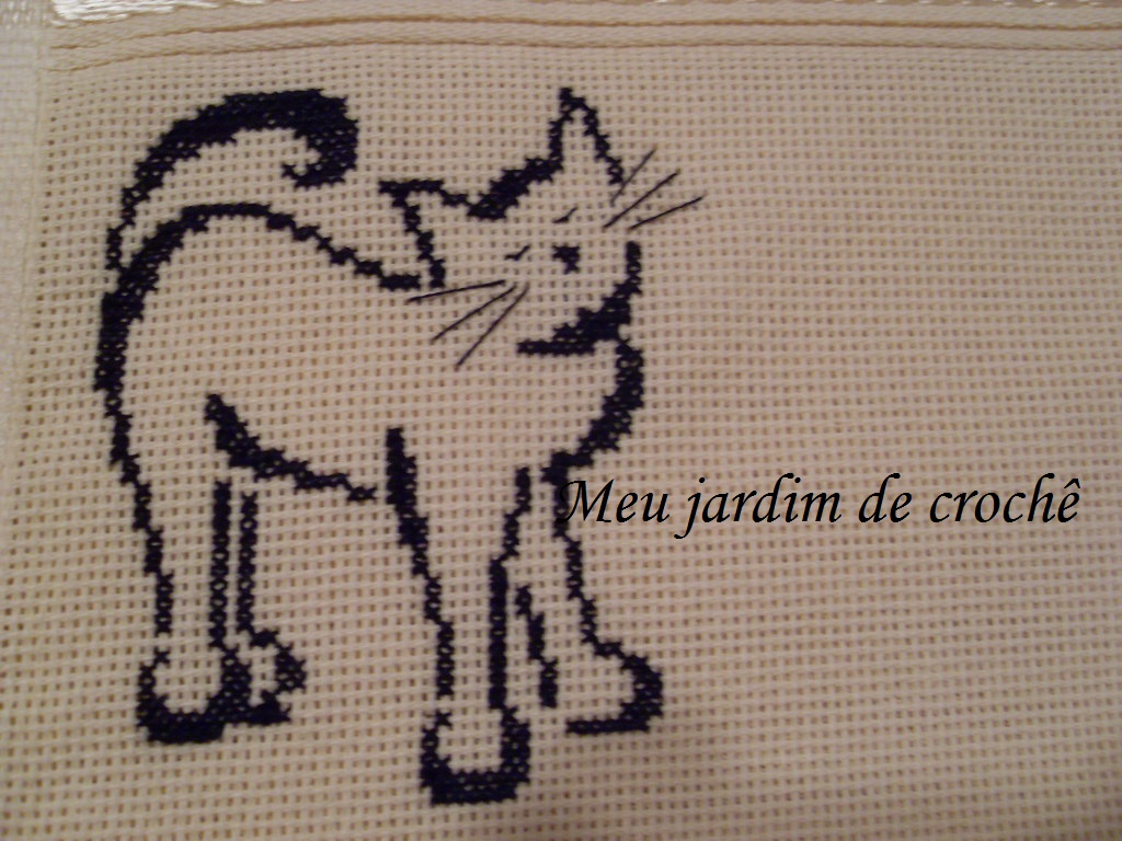 Meu jardim de crochê: Gatinho em ponto cruz e Novidades da Círculo