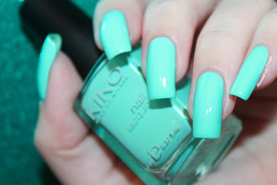 Swatch of "389 - Mint Milk" by Kiko