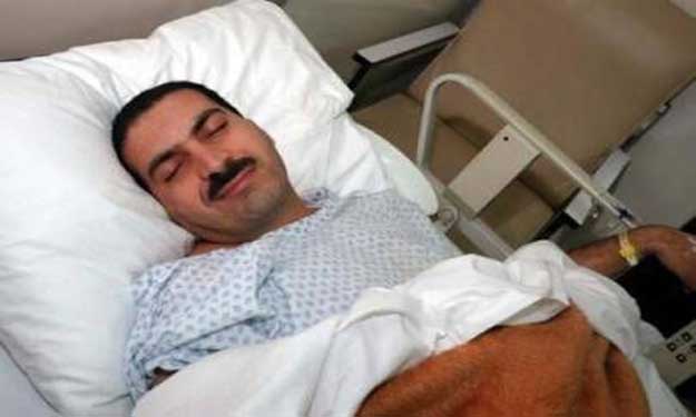 الداعية عمرو خالد فى المستشفى بالصور والزائرين له 7