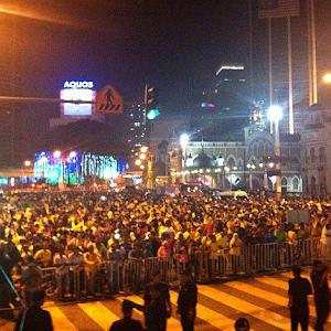 RAKYAT BERPUSU-PUSU DI DATARAN MERDEKA.