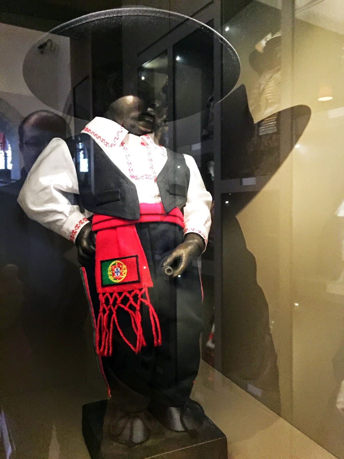 Museu da Vila de Bruxelas - Manneken Pis com traje português