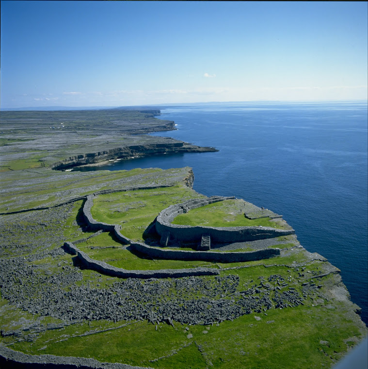 37. Dún Aonghasa - Inis Mor ; Ireland