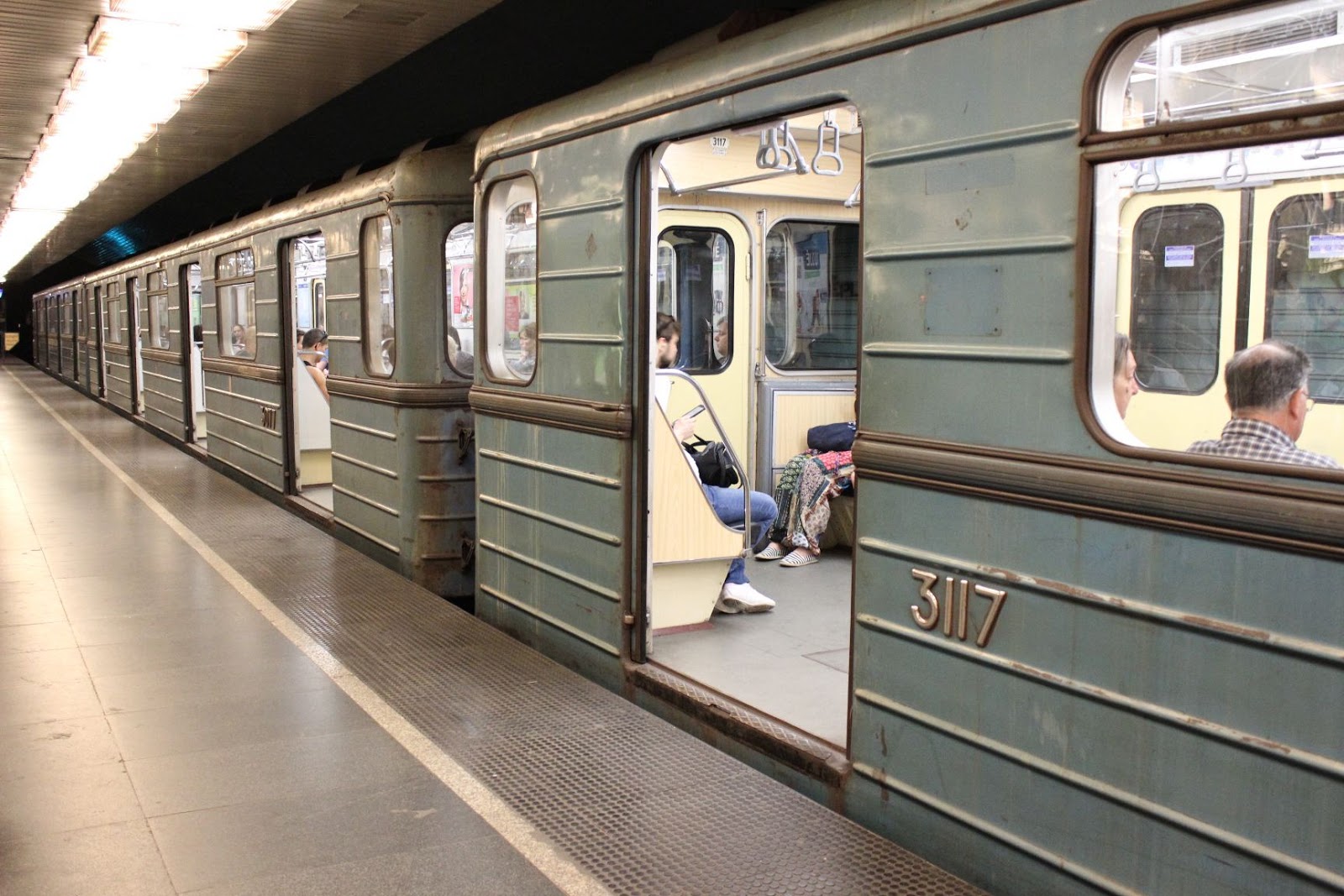 ハンガリー旅倶楽部 ブダペスト、地下鉄散歩