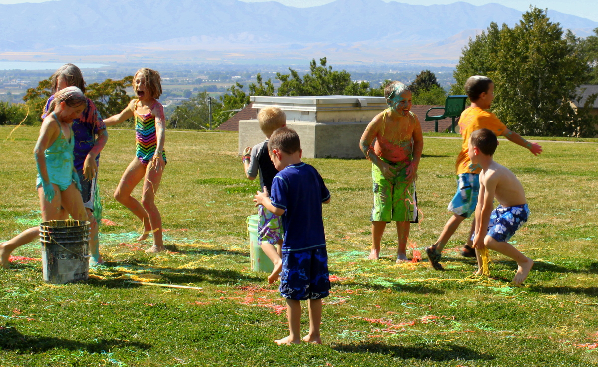 Messy Art Party | Play Outside! | Messy Party | Pinterest 