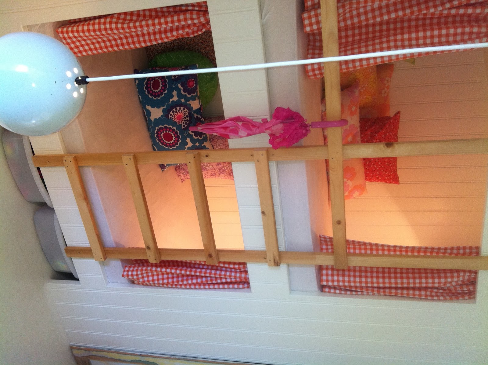 Line´s forunderlige verden: hulen bag gardinet..