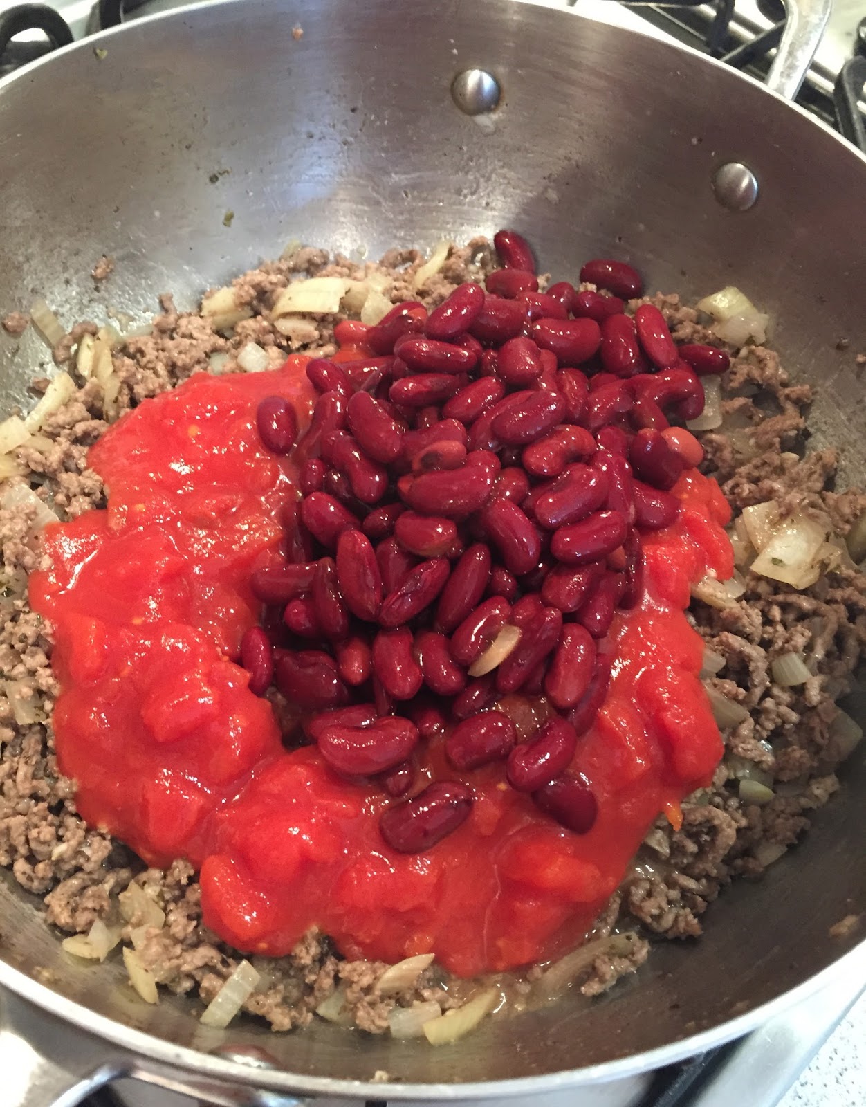 THIS LITTLE PIGGY LOVES FOOD! MEXICAN SPICED BEEF NACHOS
