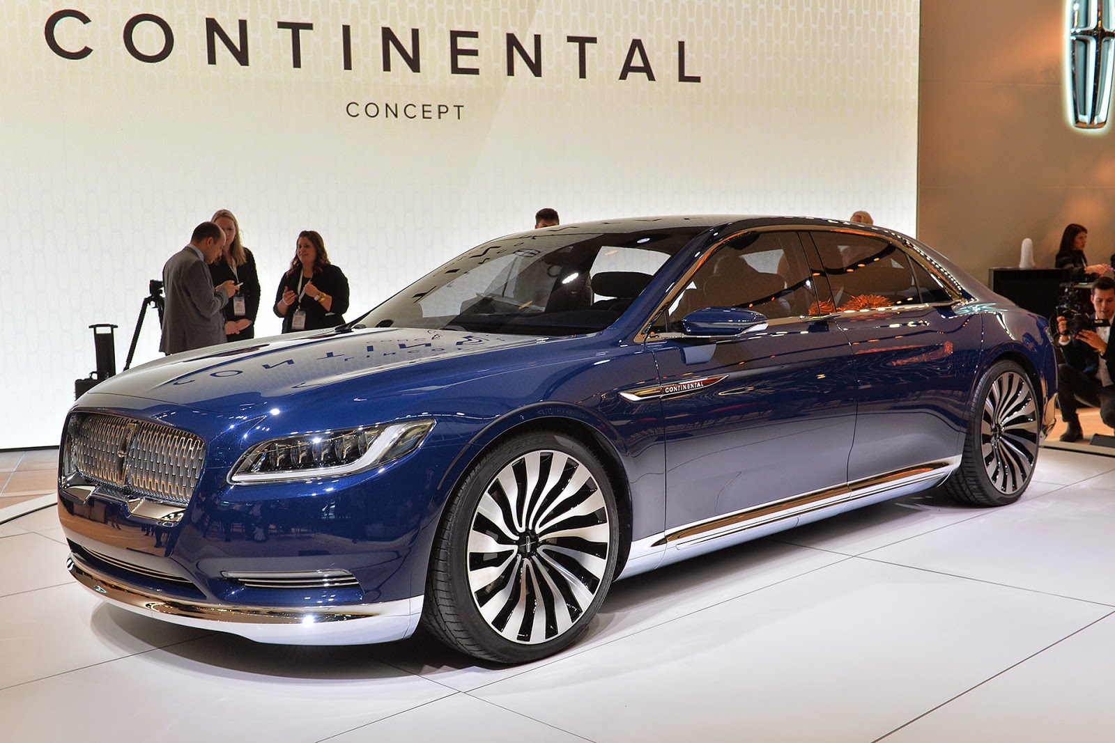 http://1.bp.blogspot.com/-RQ_jdEozcGg/VR_Newodm-I/AAAAAAADnFE/jsTqpViBOjQ/s1600/Lincoln%2BContinental%2BConcept%2BNew%2BYork%2B2015%2B(1).jpg